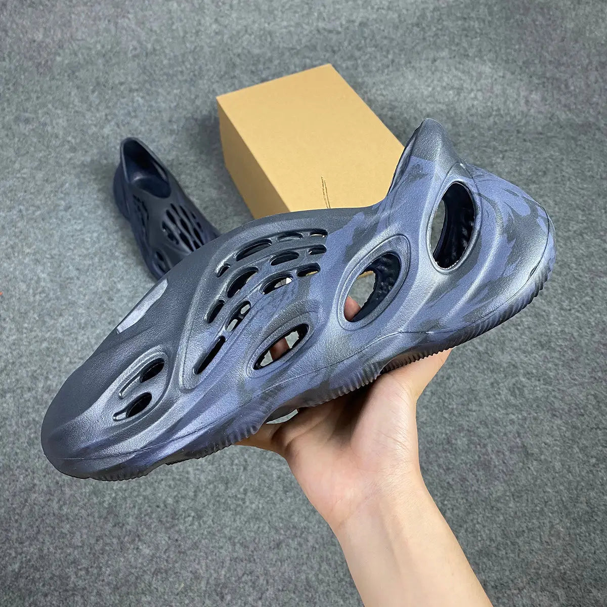 YEEZY FOAM RNR BLUE MINERAL