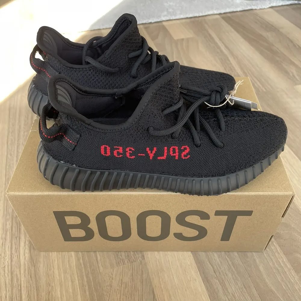 YEEZY BOOST 350 BLACK/RED
