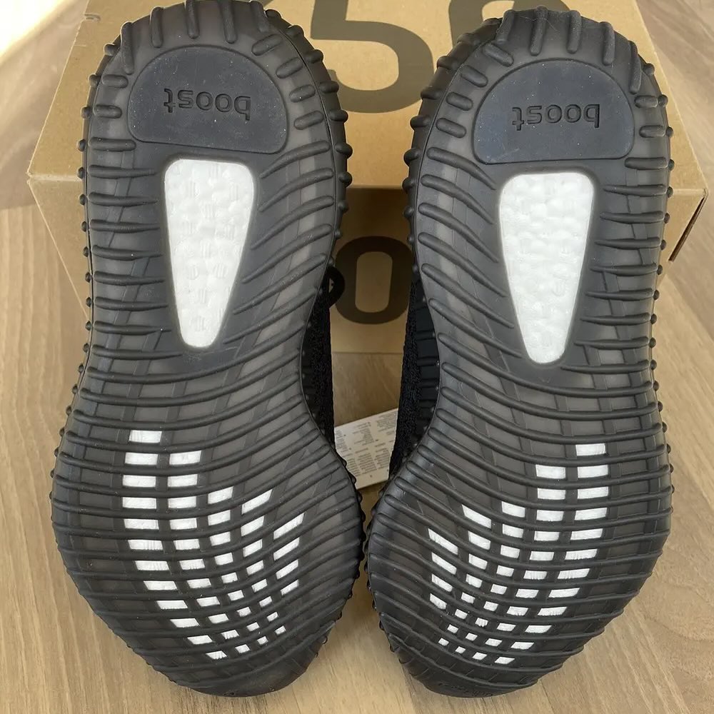 YEEZY BOOST 350 BLACK/RED